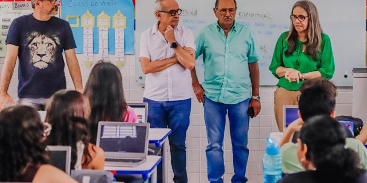 Prefeito faz visita técnica em escolas, inspeciona obras e acompanha início das aulas na rede municipal