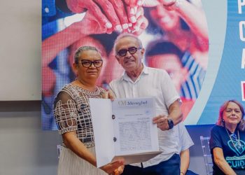 Cícero Lucena entrega chaves de 12 novos imóveis para famílias do bairro São José, que viviam em áreas de risco