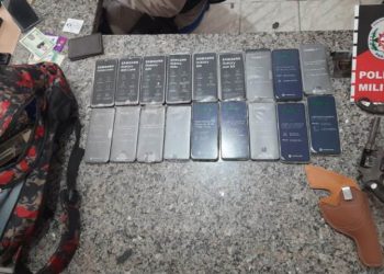 Polícia Militar recupera 18 celulares roubados e prende acusado do crime com arma de fogo
