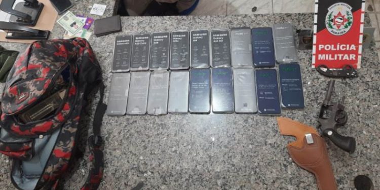Polícia Militar recupera 18 celulares roubados e prende acusado do crime com arma de fogo