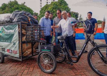 Cícero Lucena apresenta triciclo elétrico e varredeira a vácuo, duas inovações para a limpeza urbana de João Pessoa