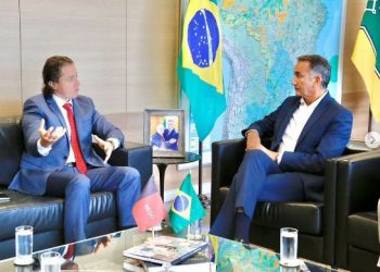 Vídeo: Ministro assegura a Veneziano início da obra da adutora do Pajeú no mês de março