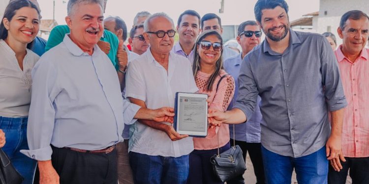 Cícero Lucena autoriza obras de pavimentação em três ruas nos bairros do Jardim Planalto e Oitizeiro