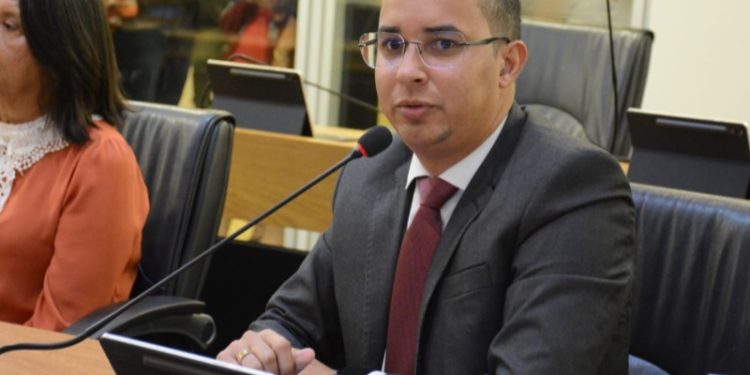 Alexandre de Zezé comemora manutenção de PL que prevê compensação ambiental por empreendimentos de energias renováveis