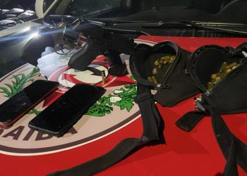 Polícia Militar apreende armas com dupla acusada de homicídios em Bayeux