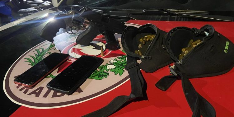 Polícia Militar apreende armas com dupla acusada de homicídios em Bayeux