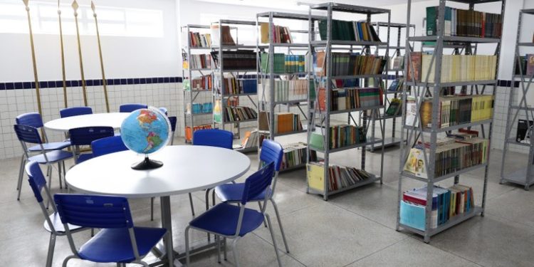 Governador inaugura escola, nova agência da Cagepa e autoriza obras de infraestrutura hídrica em Caiçara