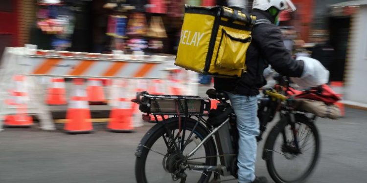 Programa Fortalecer Santa Rita garante bicicletas elétricas para entregadores de aplicativo