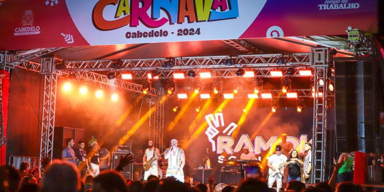 Axé de Rafa e Pipo e Ramon Schnayder encerram Carnaval de Cabedelo