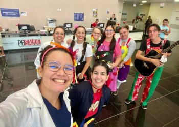 Bailinho de Carnaval anima ala pediátrica do Hospital Metropolitano