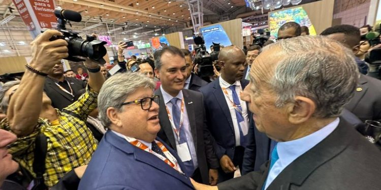 Presidente de Portugal é recebido por João Azevêdo no estande da Paraíba na abertura da Bolsa de Turismo de Lisboa