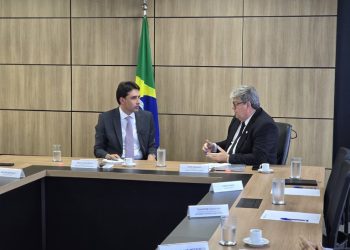 João Azevêdo solicita a ministro novos investimentos para o Porto de Cabedelo, incluindo exportação de automóveis