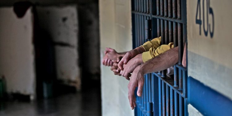 Senado analisa projeto que detalha critérios para prisão preventiva