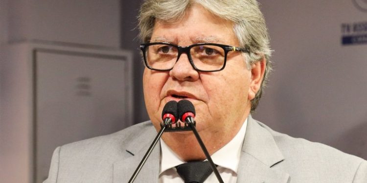 João Azevêdo presta contas das ações do governo em abertura dos trabalhos da ALPB