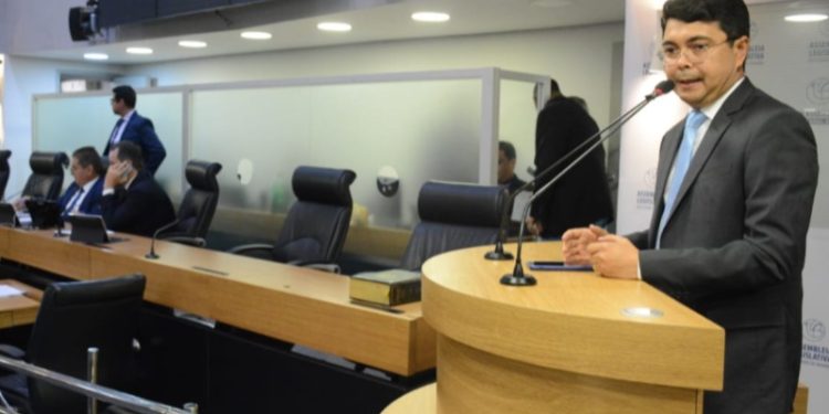 Deputado Juscelino do Peixe pede estadualização de Hospital Municipal Sá Andrade, de Sapé