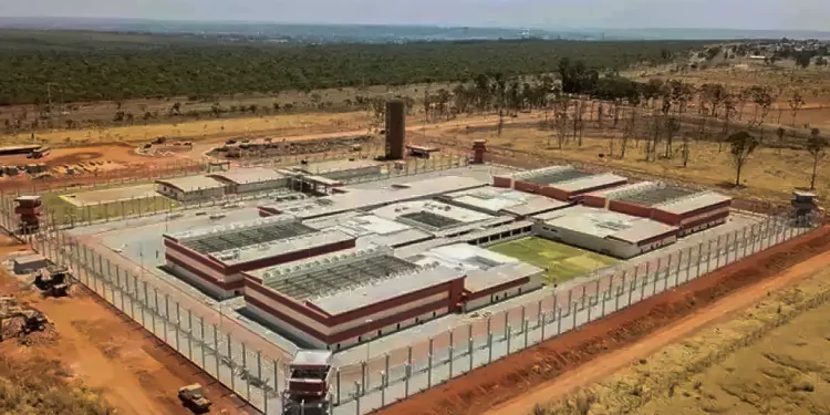 Presos usaram alicate encontrado em obra para fugir de presídio