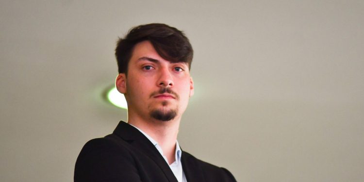 Renan Bolsonaro é indiciado por falsidade ideológica e lavagem de dinheiro