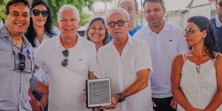 Marmuthe comemora autorização de obras para pavimentar ruas no Parque do Sol e Paratibe