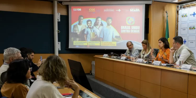 Ministério da Saúde anuncia R$ 300 milhões para compra de medicamentos contra dengue