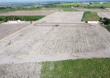 Secretaria de Agricultura de Pedras de Fogo inicia corte de terra em localidades rurais