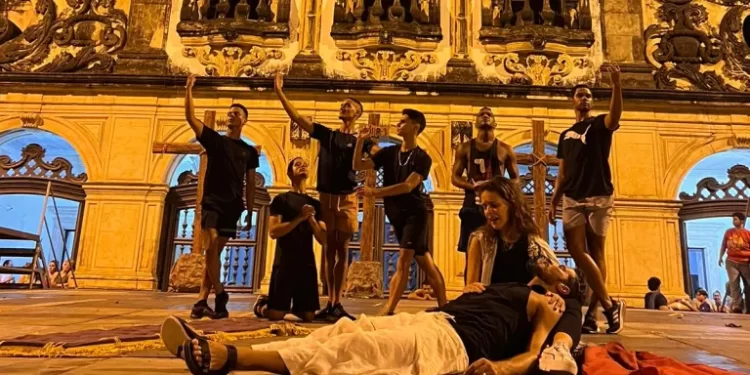 Atores e atrizes entram na reta final de preparação para espetáculo Paixão de Cristo