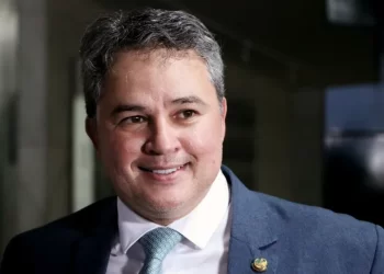 Efraim Filho investe mais de R$ 5 milhões nos setores da Saúde e Infraestrutura na Paraíba