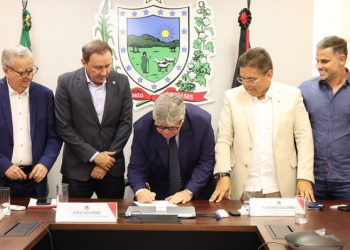 João Azevêdo autoriza investimentos de R$ 86 milhões em obras de infraestrutura rodoviária