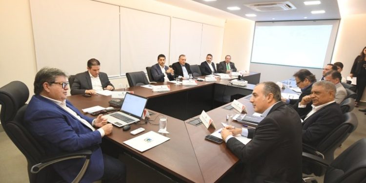 Governador apresenta potencialidades da Paraíba à direção do grupo automotivo Stellantis, donos das marcas Fiat e Jeep