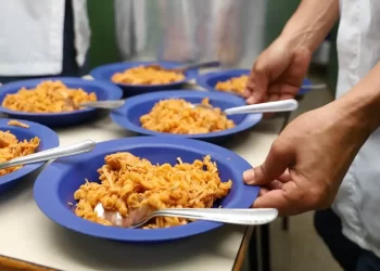 Em 2 anos, 13 milhões de brasileiros deixam de passar fome