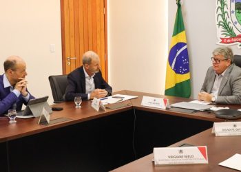 João Azevêdo destaca investimentos em segurança hídrica em reuniões com Banco Mundial e ANA