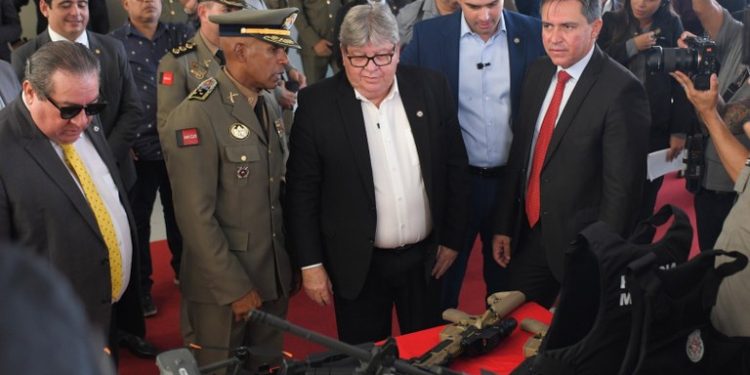 João Azevêdo entrega novos equipamentos e armamentos em solenidade alusiva ao aniversário de 192 anos da Polícia Militar