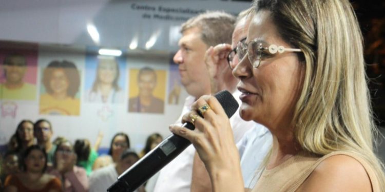 Danielle do Valle participa de inauguração de Farmácia Básica e comemora Cedmex em Mamanguape