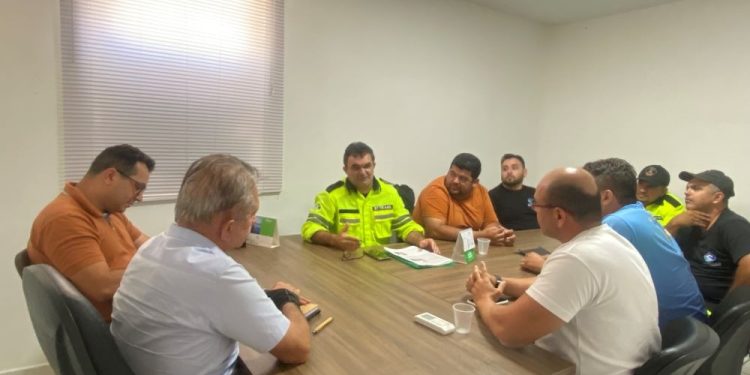 Reunião entre prefeito de Patos e agentes de trânsito garante avanços e melhorias para a categoria