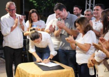 Danielle do Vale comemora assinatura de ordem de serviço em obras de mobilidade Urbana e pavimentação asfáltica em Mamanguape