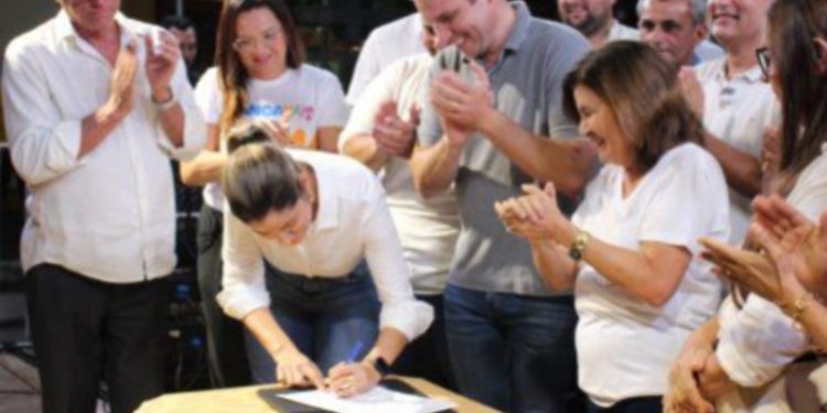 Danielle do Vale comemora assinatura de ordem de serviço em obras de mobilidade Urbana e pavimentação asfáltica em Mamanguape