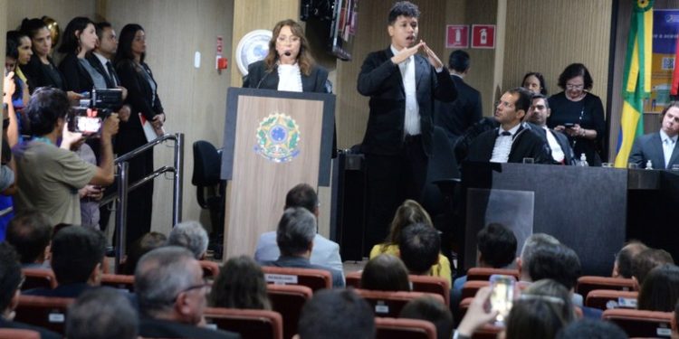 Desembargadora Agamenilde Dias toma posse solenemente na presidência do TRE-PB