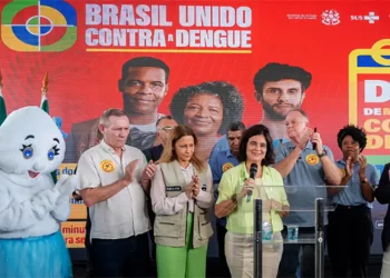Pais não podem desperdiçar chance de vacinar contra dengue, diz Nísia