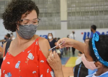 Professores de escolas públicas e privadas podem receber o imunizante que protege contra Influenza