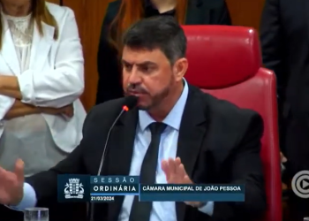 Vereadores da CMJP se desentendem em sessão e Dinho alfineta vice: “Tá querendo virar estrela”