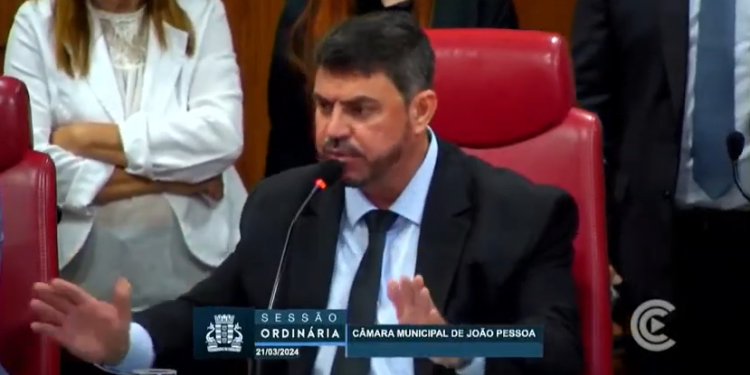 Vereadores da CMJP se desentendem em sessão e Dinho alfineta vice: “Tá querendo virar estrela”