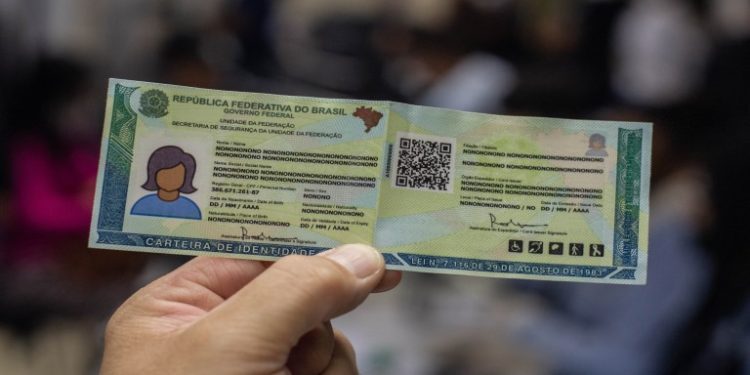 Nova Carteira de Identidade Nacional é gratuita e pagamento indevido de 2ª via gera direito a ressarcimento