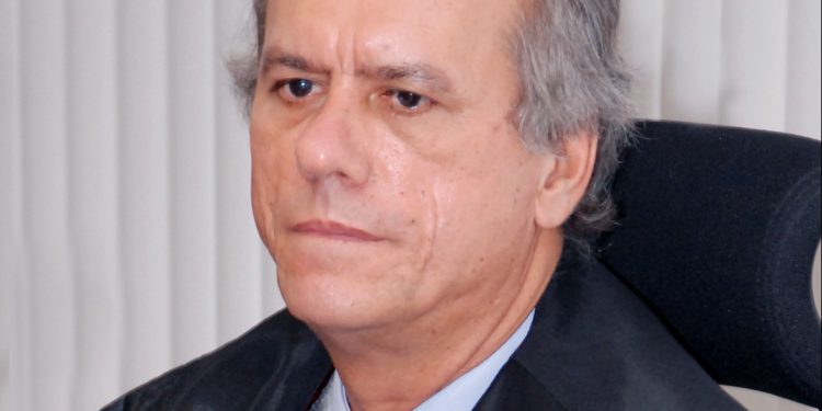 Desembargador Ricardo Porto elogia luta do jogador Vini Jr. contra o racismo