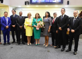 Desembargadora Agamenilde Dias é homenageada com Medalha Epitácio Pessoa na ALPB