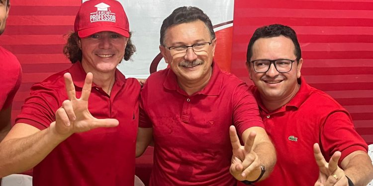 Veneziano participa da filiação e lançamento da pré-candidatura do Professor Valdeci à sucessão do Prefeiro Elias Costa, em Jacaraú