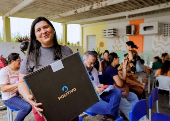Secretaria de Educação de Campina Grande realiza a entrega de 70 notebooks aos novos profissionais da Rede Municipal