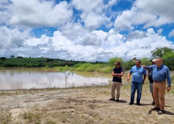 Barragens construídas pela Prefeitura transbordam e euforia toma conta de moradores da zona rural de Campina Grande