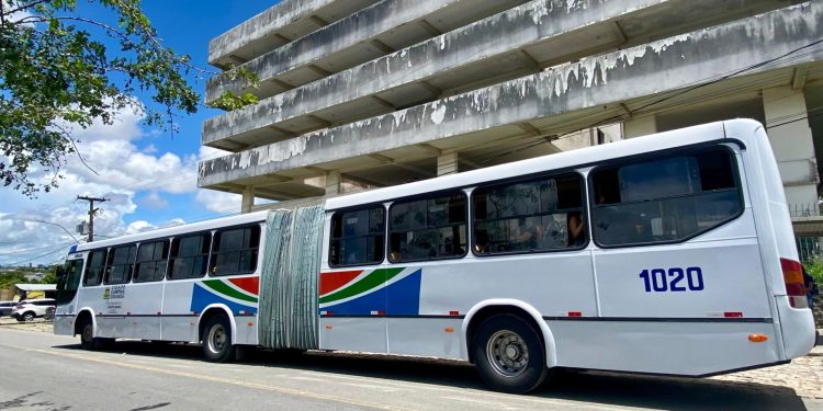 Prefeitura disponibiliza ônibus articulado para garantir mais comodidade e conforto para estudantes da UFCG e UEPB
