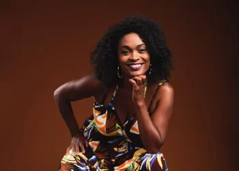 Sabadinho Bom apresenta Helayne Cristini com muito samba e chorinho no mês das mulheres