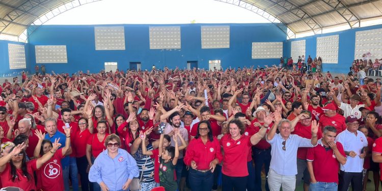 Veneziano participa de ato conjunto de filiações e apresentação das pre-candidaturas a Prefeita e a Vice do Republicanos e MDB em Água Branca