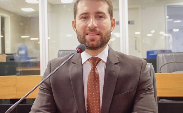 Lei do deputado Michel Henrique institui Semana da Conscientização sobre os males causados pelo uso intenso de telas, na Paraíba